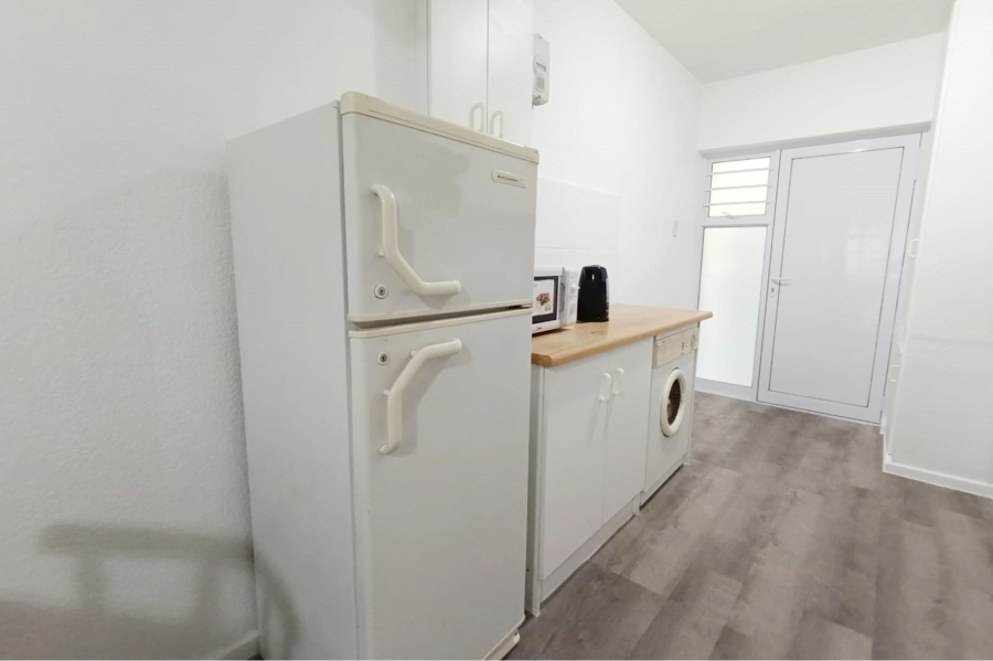 1 Bedroom Property for Sale in Sea Point Western Cape